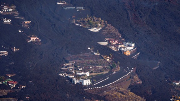La lava ha destruido 390 inmuebles, 40 en una sola jornada