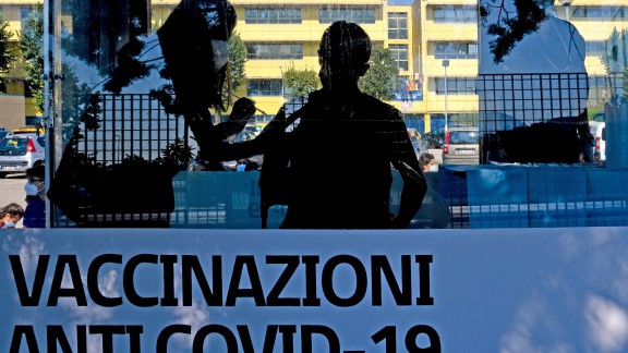 Italia exigirá el pasaporte COVID-19 a todos los trabajadores públicos y privados