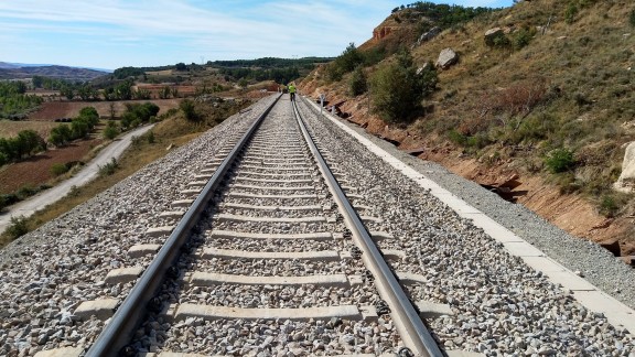 El Ministerio se compromete a recuperar la línea Zaragoza-Teruel-Valencia