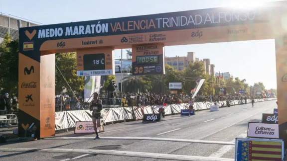 Carlos Mayo, primer español en el Medio Maratón de Valencia
