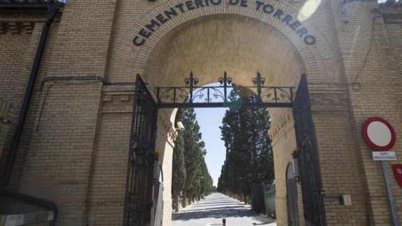 El Cementerio de Torrero quiere dar a conocer a niños y jóvenes el camposanto con la publicación “Entre flores y cipreses”