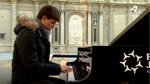Las calles del centro de Zaragoza se llenan de pianos