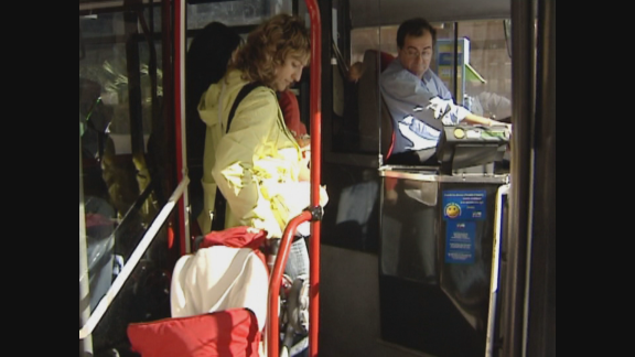 Se permite subir al autobús urbano con carritos de bebé