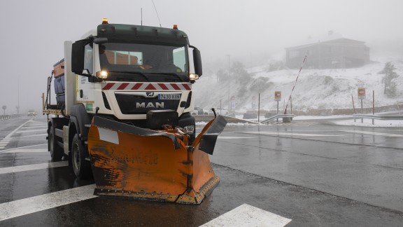 412 máquinas quitanieves para Aragón y Madrid, ante la primera alerta por nevadas de la temporada