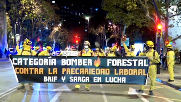Las cuadrillas de extinción de incendios sacan sus motosierras a las calles de Zaragoza