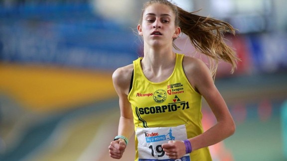 Greta Guerrero pulveriza el récord de Aragón Sub-16 de los 3.000 metros en pista cubierta