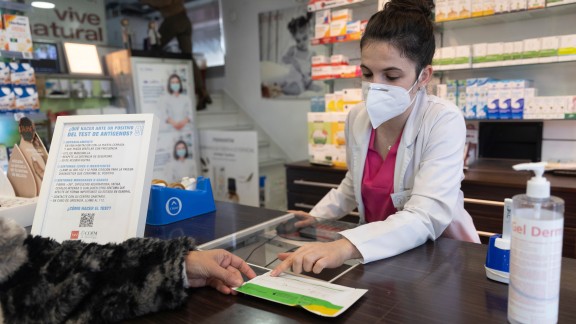 Sanidad fija un precio máximo de venta de 2,94 euros para los test de antígenos en farmacias