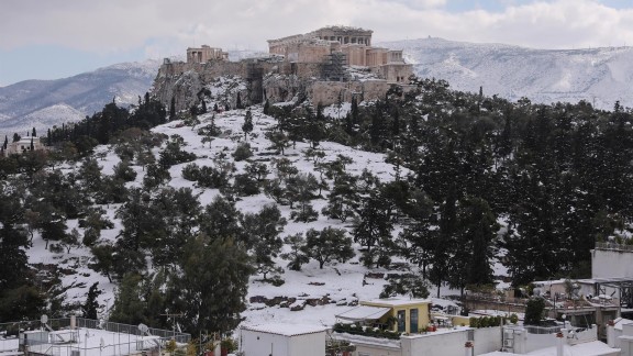 El temporal de nieve Elpida colapsa Atenas