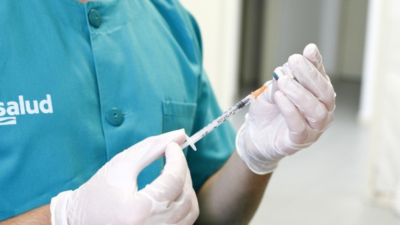 Aumenta el número de personas que reciben la primera dosis de la vacuna en Aragón