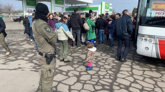 Los 150 españoles evacuados de Ucrania llegan este lunes a España