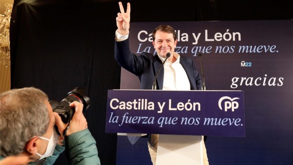 El PP gana en Castilla y León, pero queda en manos de VOX, que pide la vicepresidencia