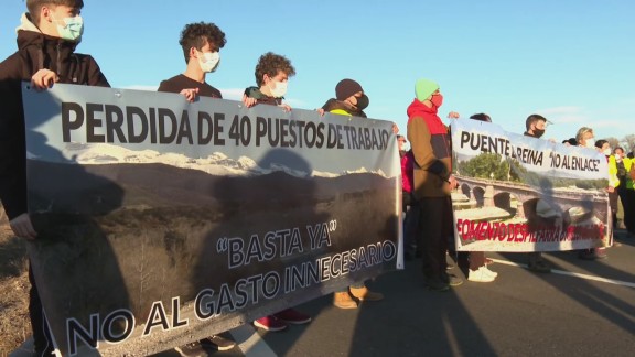 Protesta en Puente la Reina de Jaca por la futura conexión de la A-21 y la N-240