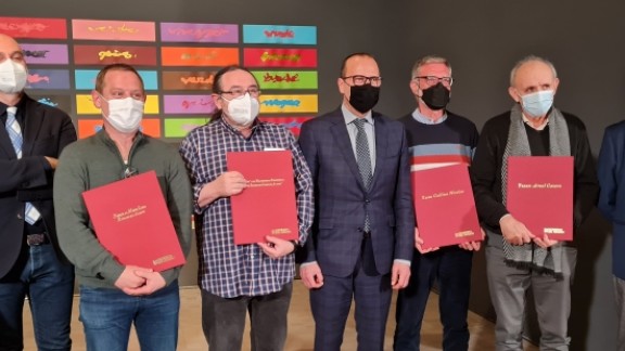 El Gobierno de Aragón reconoce a los autores de la Comunidad en la entrega de sus premios literarios
