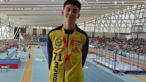 Aarón Gastón se trae un bronce y el récord de Aragón del Nacional Sub-16 en pista cubierta