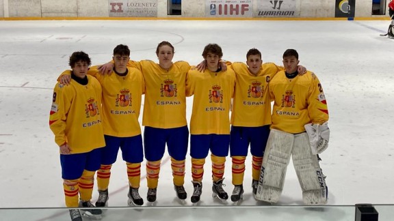 Seis jóvenes del CH Jaca representan a España en el Mundial de Hockey Hielo U18