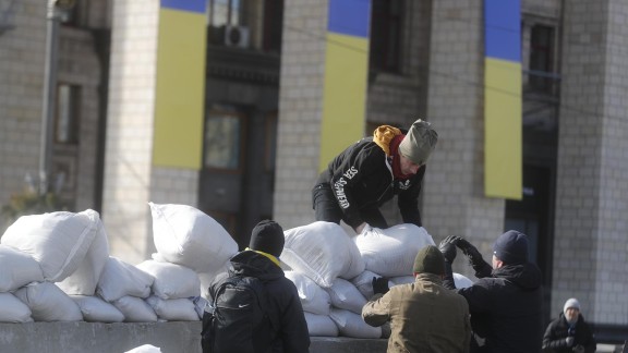 Kiev hace acopio de medicamentos y comida para resistir el cerco ruso