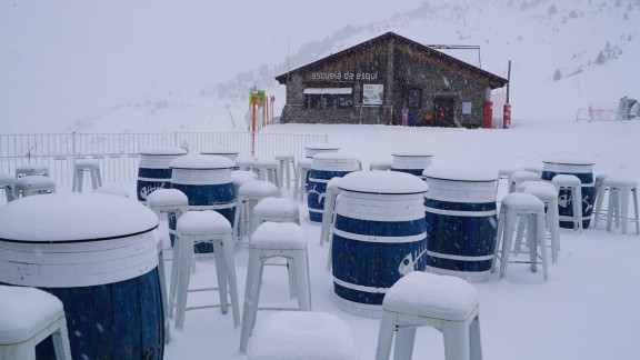 La nieve regresa a las estaciones de esquí del grupo Aramón