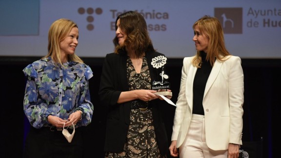 La periodista Charo Marcos recibe el Premio al Ingenio en Internet en la última sesión del Congreso de Huesca