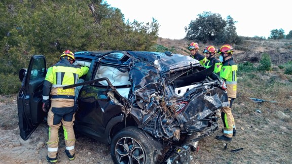 Dos heridos en la salida de vía y vuelco de un turismo en Teruel