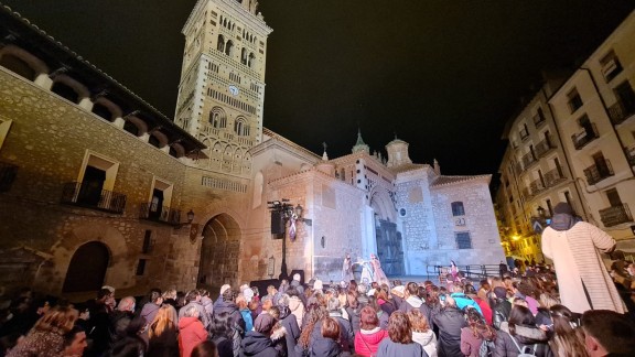 La plaza de la Catedral acoge las primeras representaciones de Las Bodas de Isabel de Segura