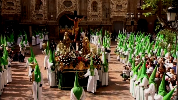 El Viernes Santo llena de fervor y de emociones las calles de todo Aragón