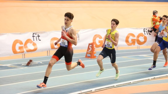 Diego Tejero y Lucía Júlvez, con la selección española en la concentración de relevos 4x400m