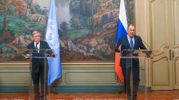 El secretario de Naciones Unidas se reúne con el ministro de Exteriores ruso y pide una investigación por crímenes de guerra