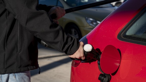 Los carburantes bajan un 10% en abril gracias a la bonificación