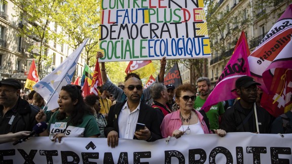 Más de 20.000 personas protestan en las calles de Francia contra la extrema derecha