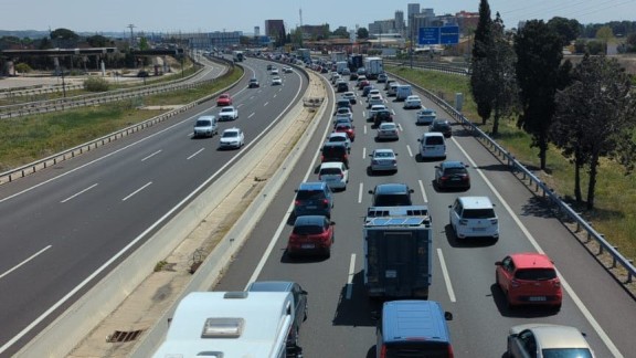Tráfico denso en las carreteras aragonesas por la vuelta de vacaciones de Comunidades limítrofes