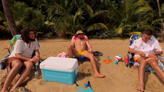 Bad Bunny publica su nuevo disco 'Un verano sin ti' con videoclips desde la playa con imágenes 360º