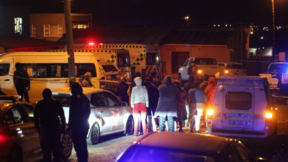 Al menos 21 jóvenes fallecidos en un bar en Sudáfrica en circunstancias desconocidas