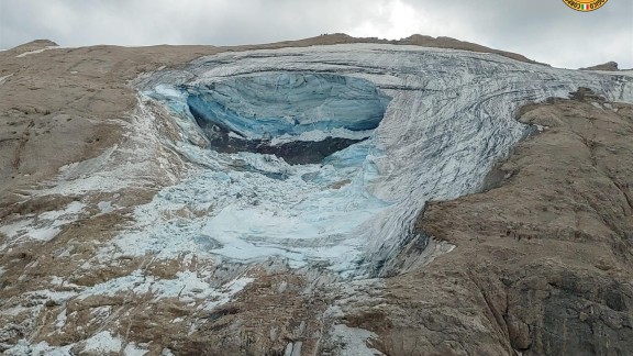 El desprendimiento de un glaciar en los Álpes italianos causa al menos seis muertos