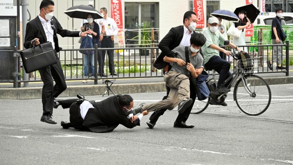 Japón investiga los motivos del asesinato del expresidente Abe