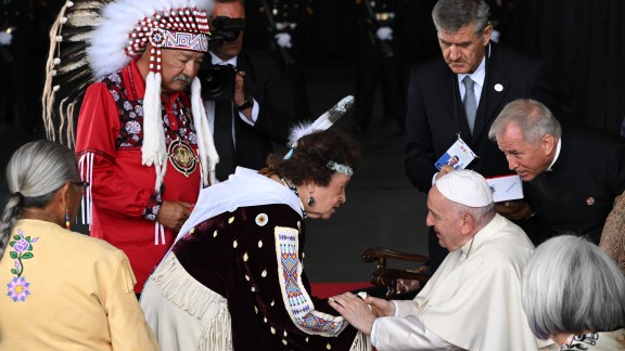 El Papa Francisco pide perdón en Canadá a la comunidad indígena