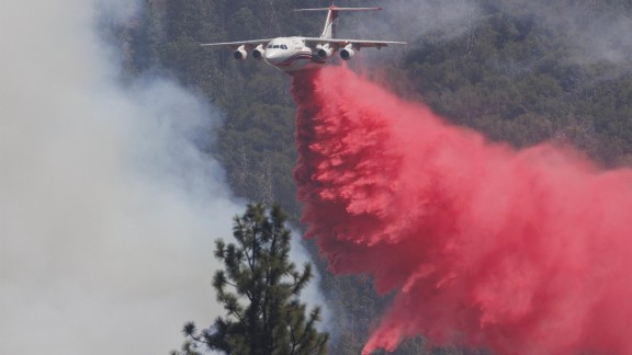 Un incendio se extiende sin control en California
