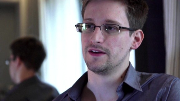 Putin concede la ciudadanía rusa a Edward Snowden