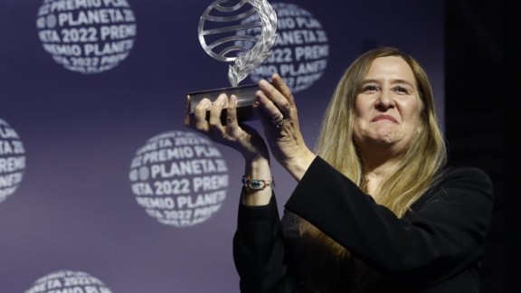 Luz Gabás gana el Premio Planeta 2022 con la novela 'Lejos de Luisiana'
