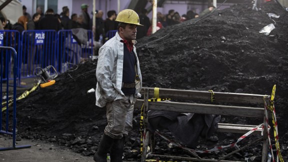 Ascienden a 41 los muertos en la explosión de una mina de carbón en Turquía