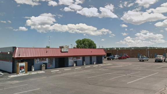 Cinco muertos y 18 heridos en un tiroteo en un club LGTBQ de Colorado