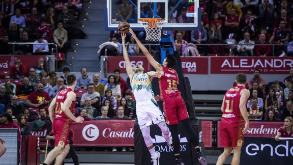 Un desacertado Casademont Zaragoza tropieza ante Bilbao Basket (67-74)