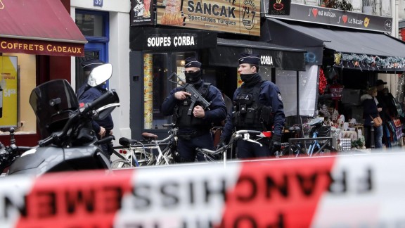 Un hombre con antecedentes por ataques racistas mata a tres personas en París
