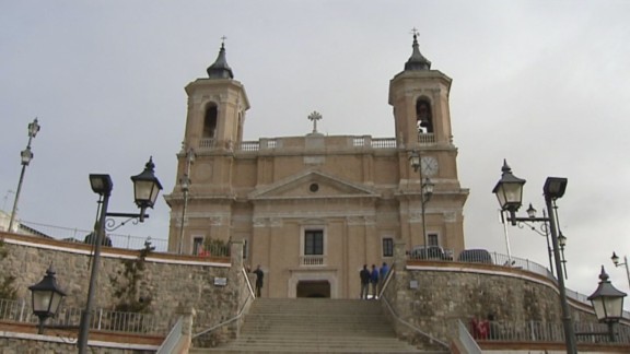 La iglesia Santa María la Mayor de Épila estrena su segunda torre