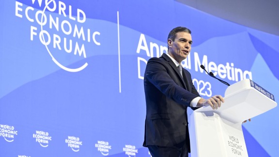 Sánchez presume en Davos de la economía española y alerta del riesgo de la ultraderecha