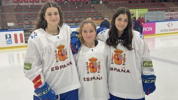 Tres jugadoras del CH Jaca triunfan en el Mundial Sub 18 de hockey hielo