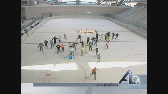 Estreno adelantado de la nueva pista de hielo de Jaca