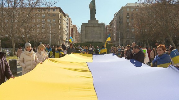 Un marcha por la paz recorre el centro de Zaragoza en apoyo al pueblo ucraniano