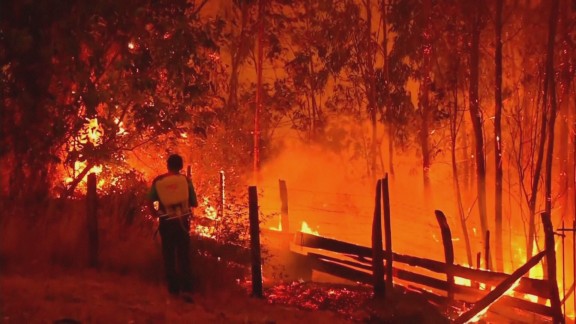 Chile pide ayuda a España y otros países para frenar la ola de incendios forestales que deja ya más de 20 muertos