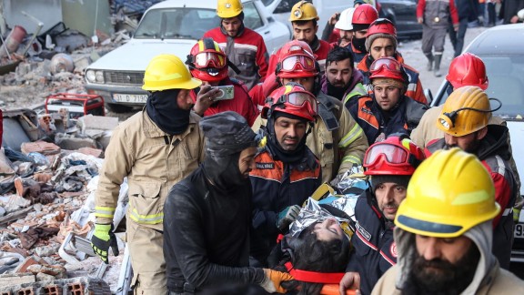 Aumentan hasta 24.600 los muertos por el terremoto en Turquía y suman 3.575 en Siria