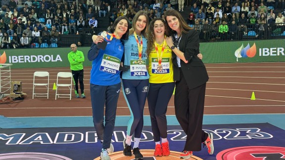 Gabriela Sanz y Elena Guiu triunfan en el campeonato de España absoluto de pista cubierta
